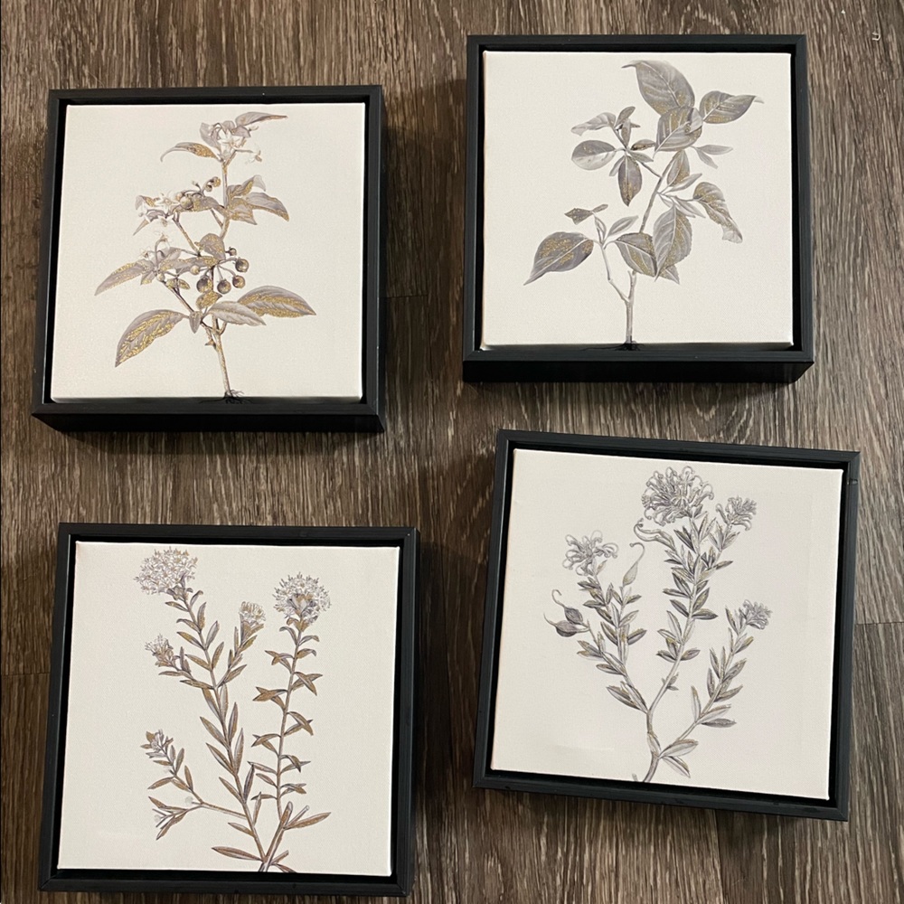 4 Wall pictures